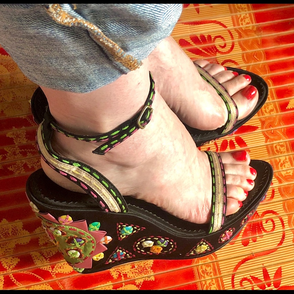 Sam Edelman Platform Button Silky Sandals 9M